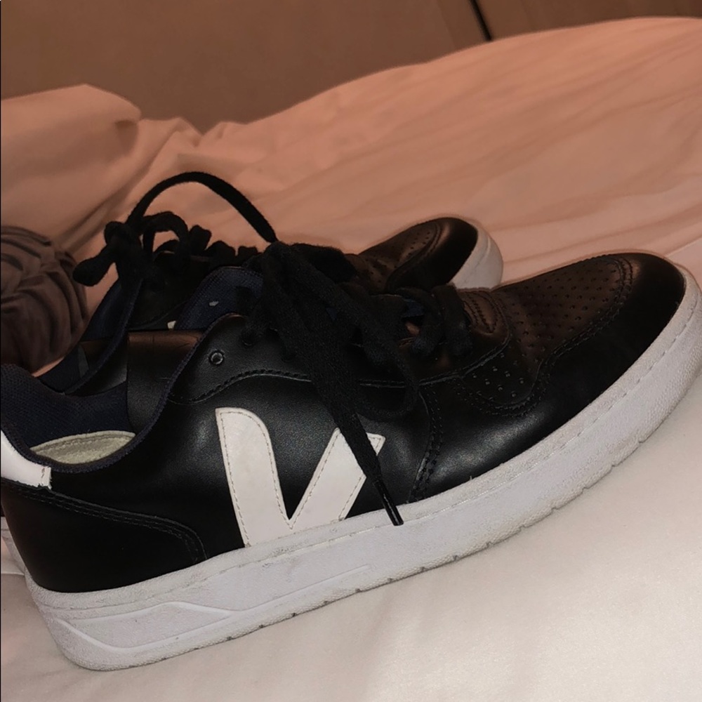 Women’s Black and White Vejas EU 37
